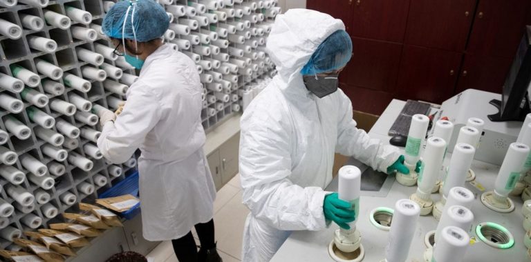 Científicos chinos Coronavirus
