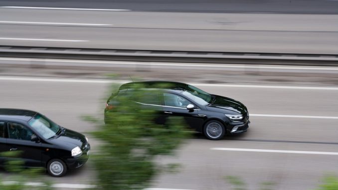 Coche en carretera