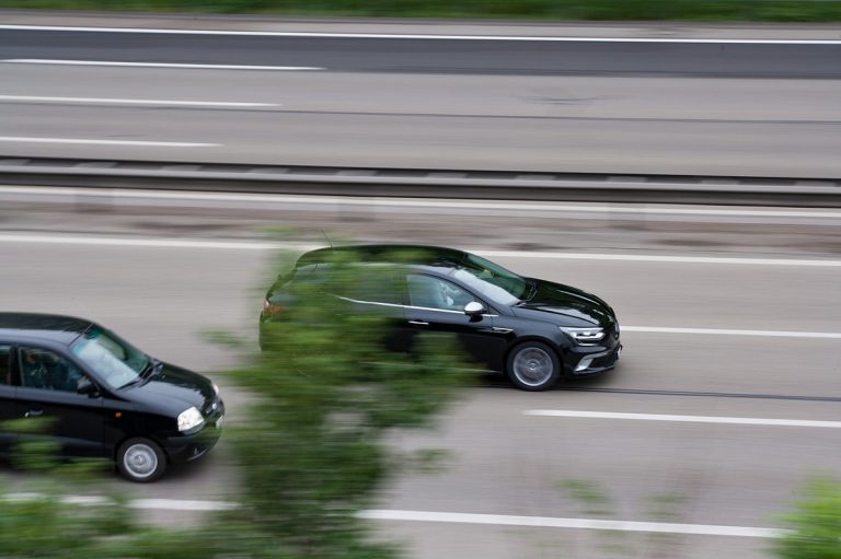 Coche en carretera