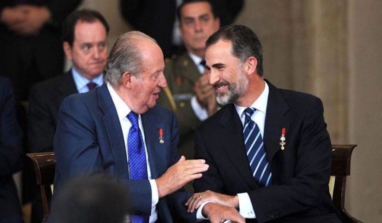 ¿Monarquía o república?Piden referéndum