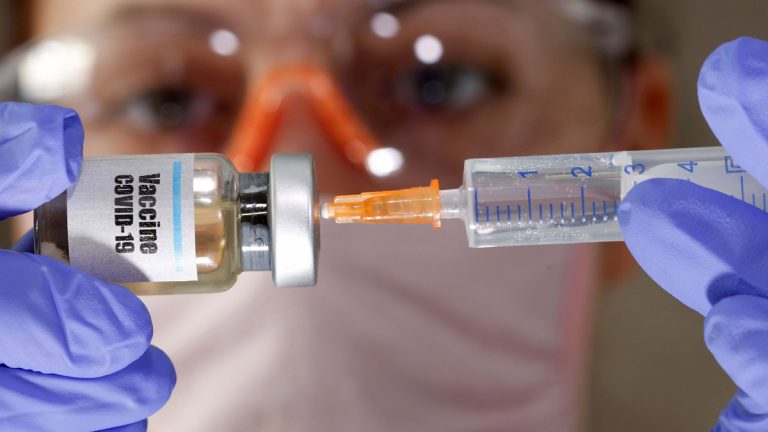 La Universidad de Oxford consigue crear en su vacuna anticuerpos contra el Covid