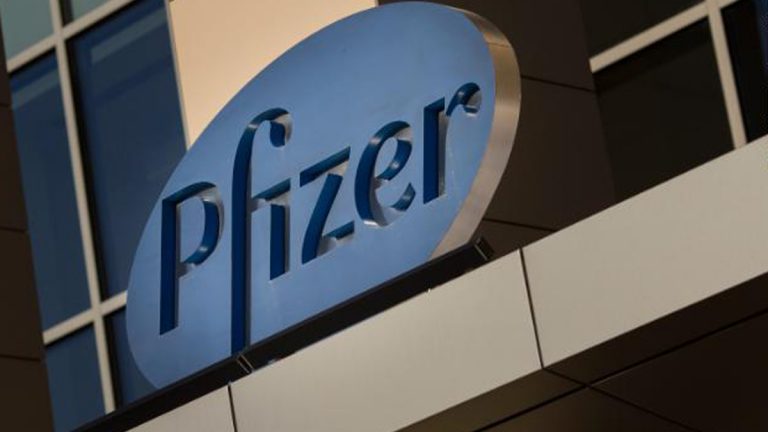 EE UU compra la vacuna de la farmacéutica Pfizer para asegurarse que dispondrá de ella.