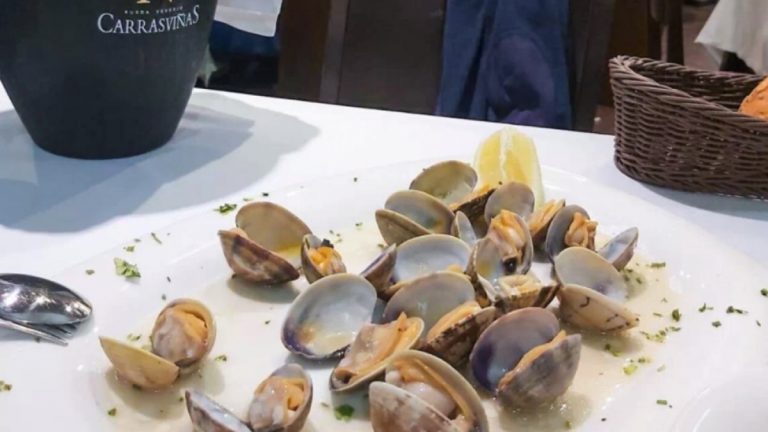 El plato de almejas donde la pareja encontró la perla negra