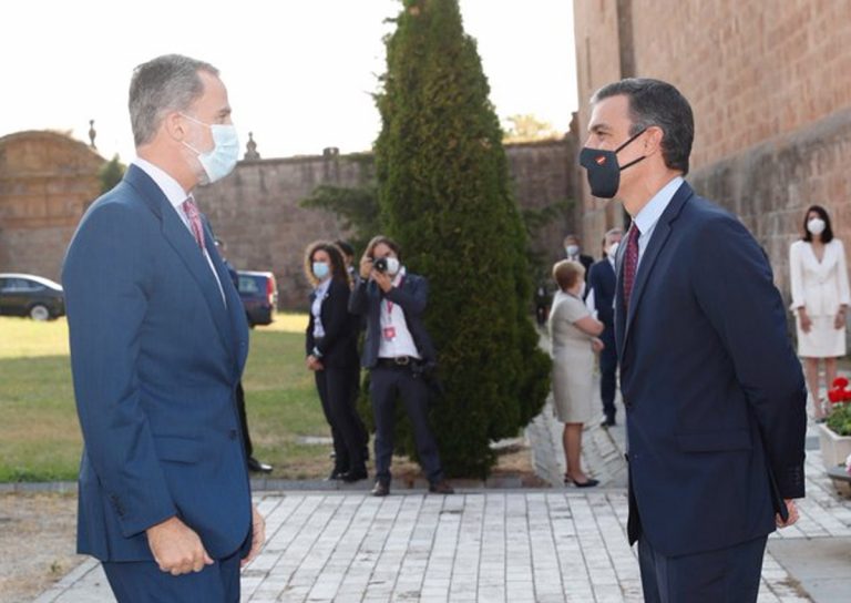 El rey Felipe y Pedro Sánchez se reúnen en las Baleares.