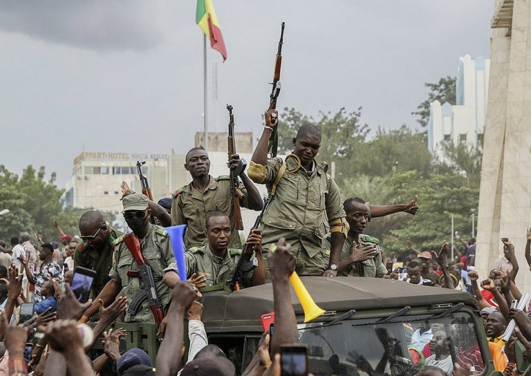 Un grupo de militares protagoniza un golpe de estado en Mali.