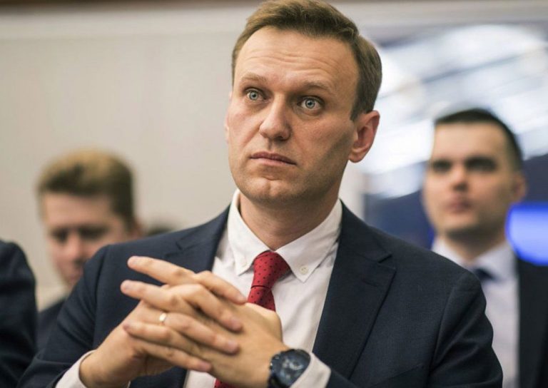 Los médicos de Rusia aceptan el traslado de Navalni a Alemania.