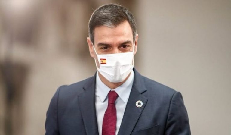 Pedro Sánchez defiende al rey