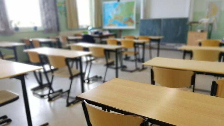 La CCAA de Madrid repartirá tablets entre alumnos para facilitar su acceso a la educación semipresencial