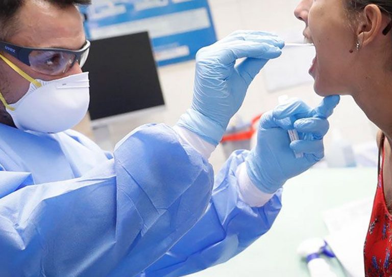 Las pruebas de coronavirus son uno de los mecanismos de control de la pandemia de las comunidades autónomas.