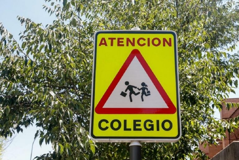 Señal de tráfico escolar
