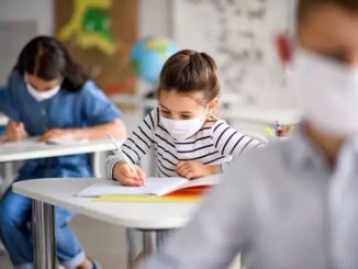 Francia decreta el cierre de 22 colegios por coronavirus