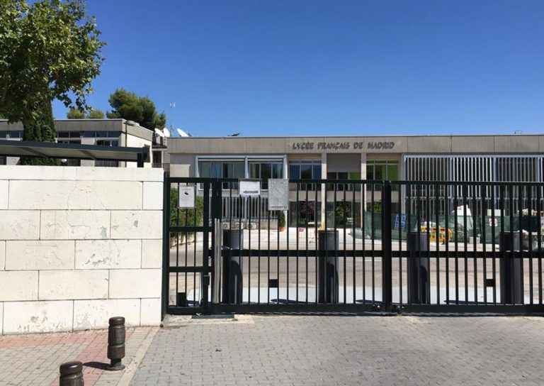 El Liceo Francés de Madrid confina un grupo estable tras detectar un positivo.