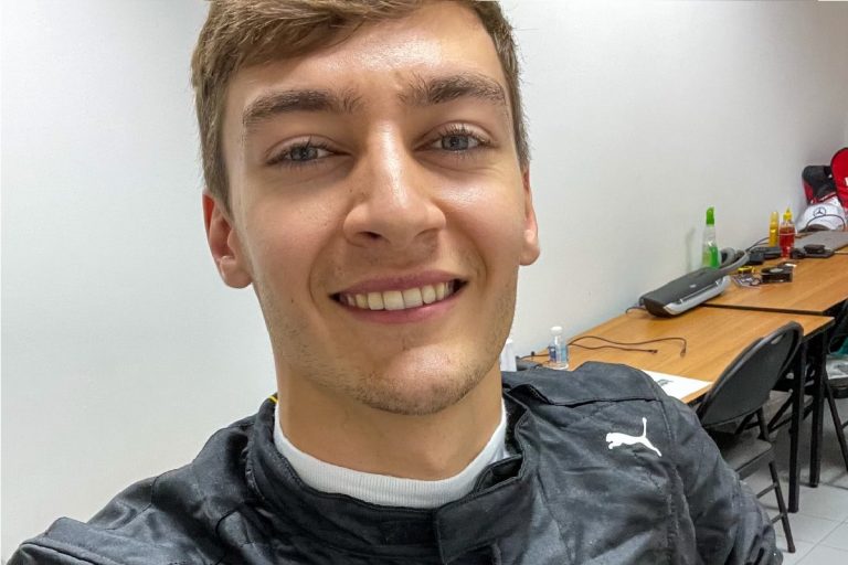 Russell Mercedes piloto