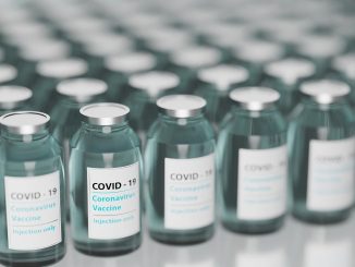 Miembro de la EMA confirma vínculo entre vacuna AstraZeneca y trombosis