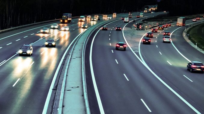 Se establecen tres nuevos límites de velocidad para entornos urbanos en España.