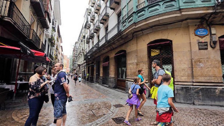 Barrio muy transitado de Bilbao