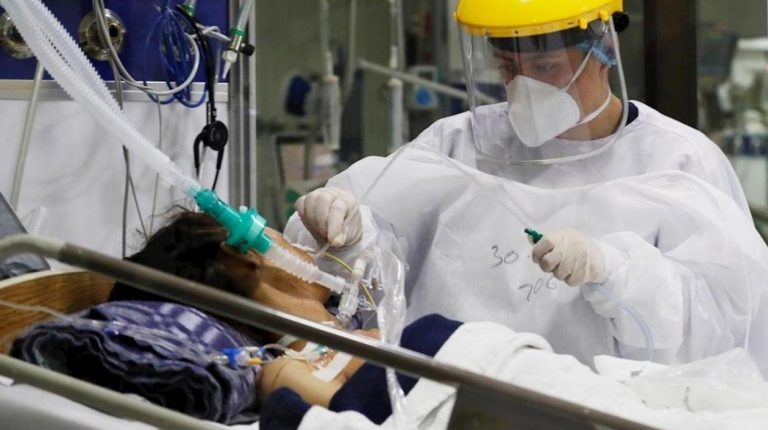 muere mujer dos variantes coronavirus
