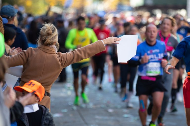 MUJER SE DESMAYA EN MARATÓN