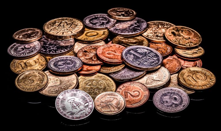 encuentran miles de millones de liras