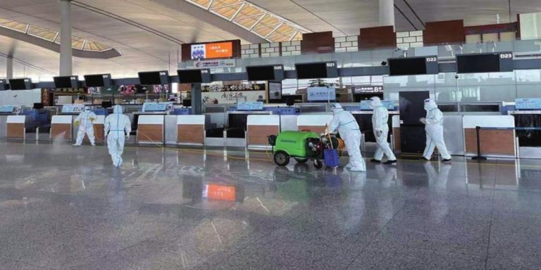 Trabajadores del aeropuerto de Nankín