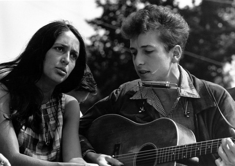 Dylan, demandado por abusos sexuales