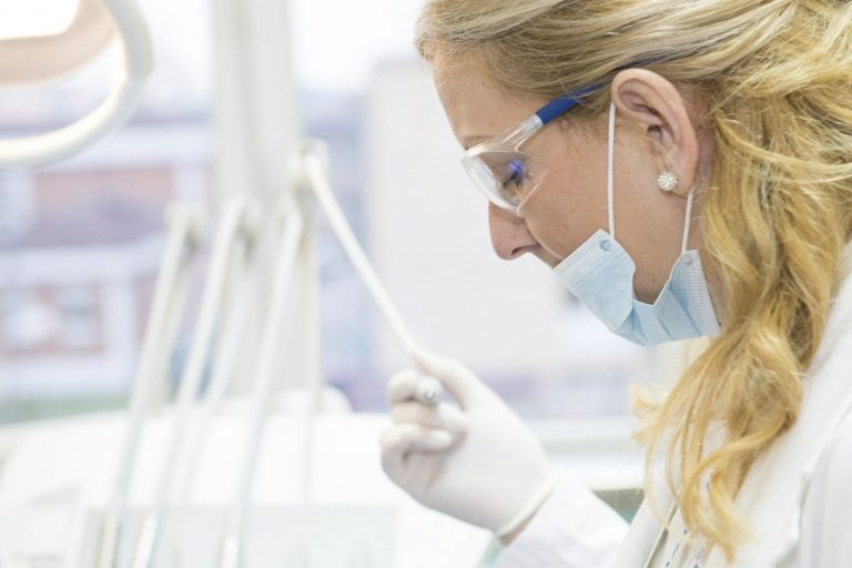 Sanidad aprueba el ensayo clínico de la vacuna española