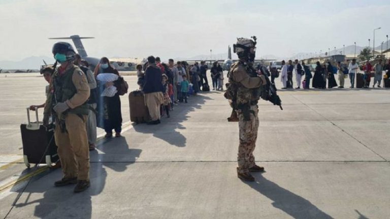 La salida de Kabul debe acelerarse, advierte Estados Unidos