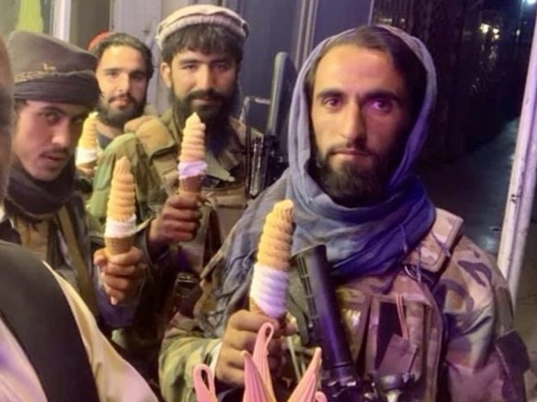 Talibanes 'digitales': hablan inglés y utilizan las redes para hacer propaganda