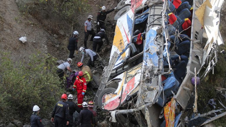Accidente de autobús en Perú deja 33 muertos