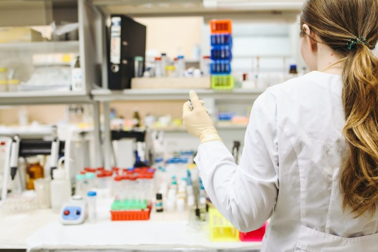 Pfizer y los efectos secundarios de la tercera dosis