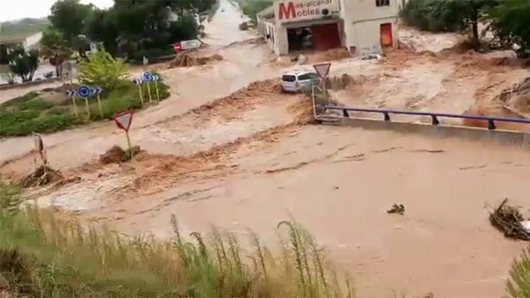 El temporal en Tarragona obliga a los bombers a un rescate masivo