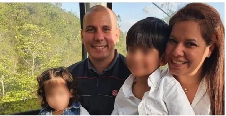 rescatan niños en altamar abrazados al cuerpo de su madre