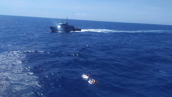 rescatan en altamar dos ni&ntilde;os