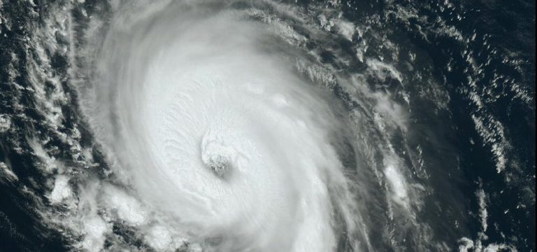 Imagen del huracán Larry