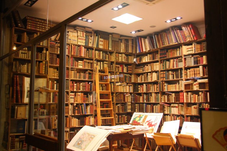 Librería especializada
