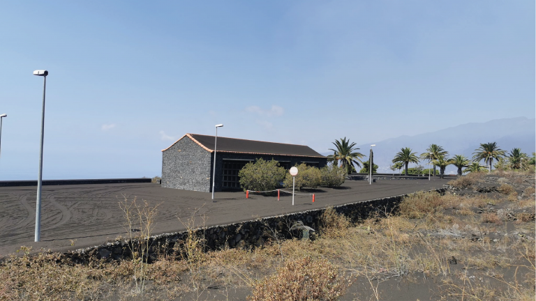 La lava amenaza el cementerio de las Manchas