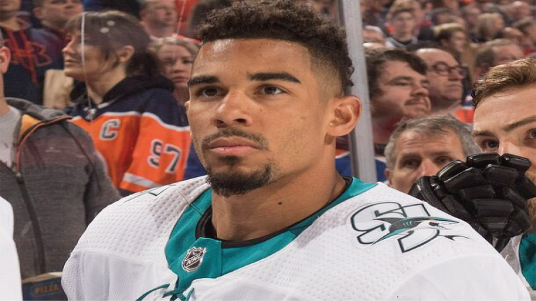 Vacunación falsa NHL Evander Kane