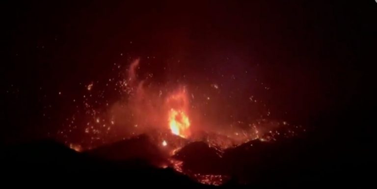 La calidad del aire obliga a evacuar a científicos y personal de emergencia de La Palma