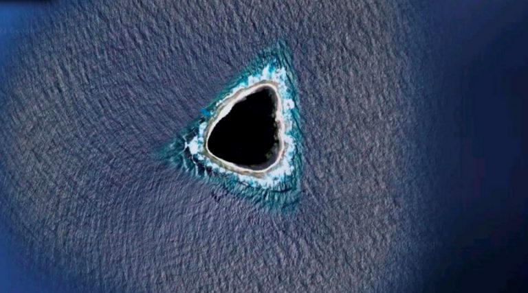 Internautas encuengtran un 'agujero negro' en medio del oceáno