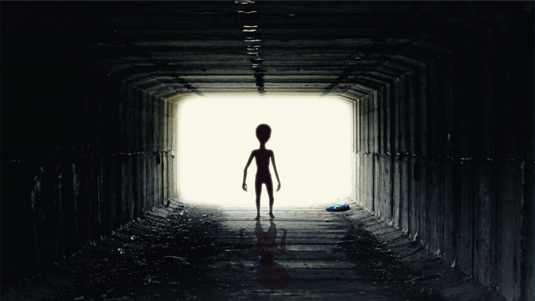 Aliens viajero en el tiempo