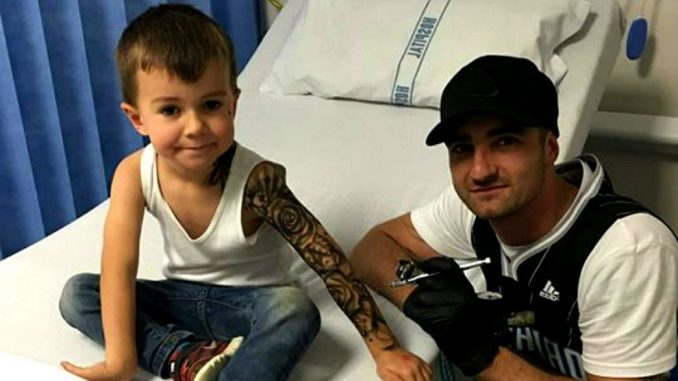 el tatuador que hace re&iacute;r ni&ntilde;os
