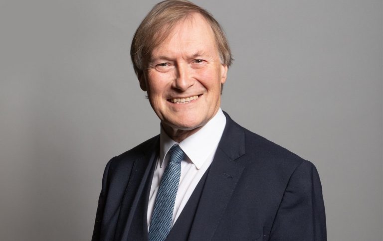 diputado británico iglesia
