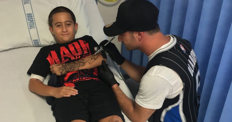 el tatuador que hacer reír nños