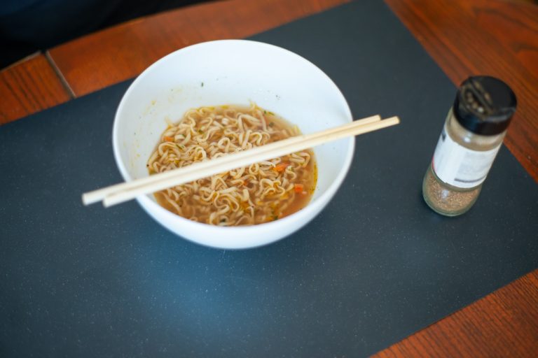 comer fideos