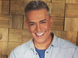 Kiko Hernández beso