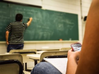 profesor agua con lejía ojo
