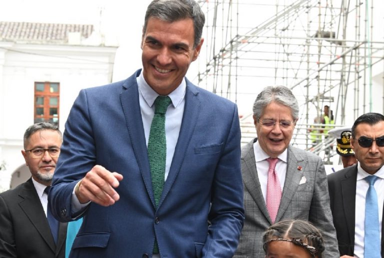 Sánchez Rosalía Karol G