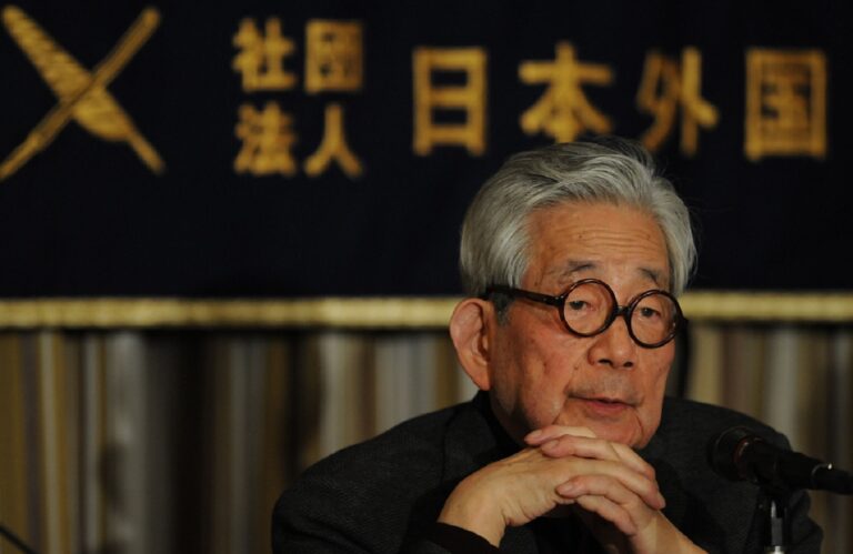 muere Kenzaburo Oe
