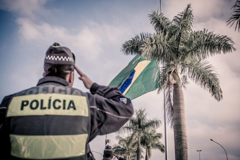adolescente Brasil bombas