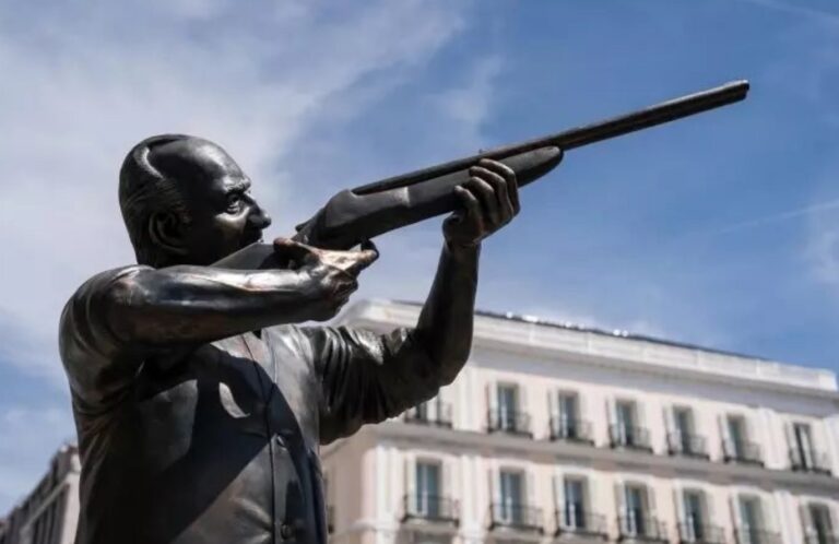 estatua rey Puerta del Sol